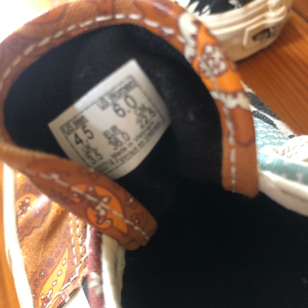 Vans - Picture 2 of 3